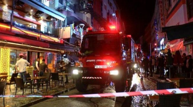Kadıköy'de korkutan olay! 3 katlı restoranda patlama sonrası yangın