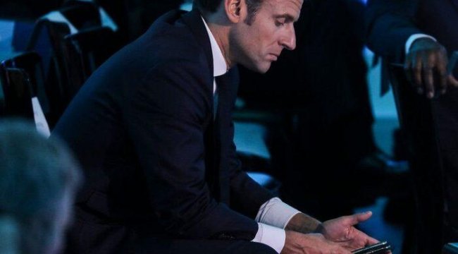Pegasus yazılımıyla hedef alındığı iddia edilen Macron cep telefonunu ve numarasını değiştirdi